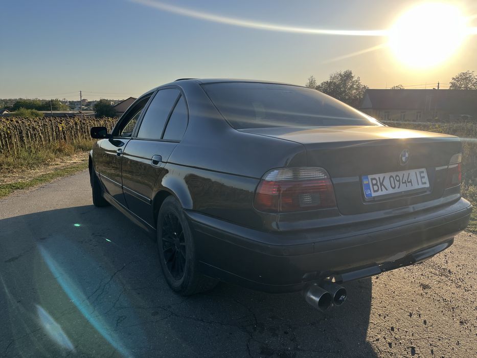 Продам бмв е39.