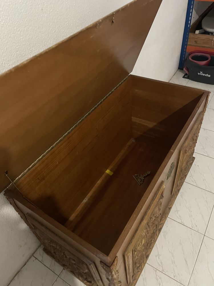 Baú de Arrumação de Madeira para Restauro
