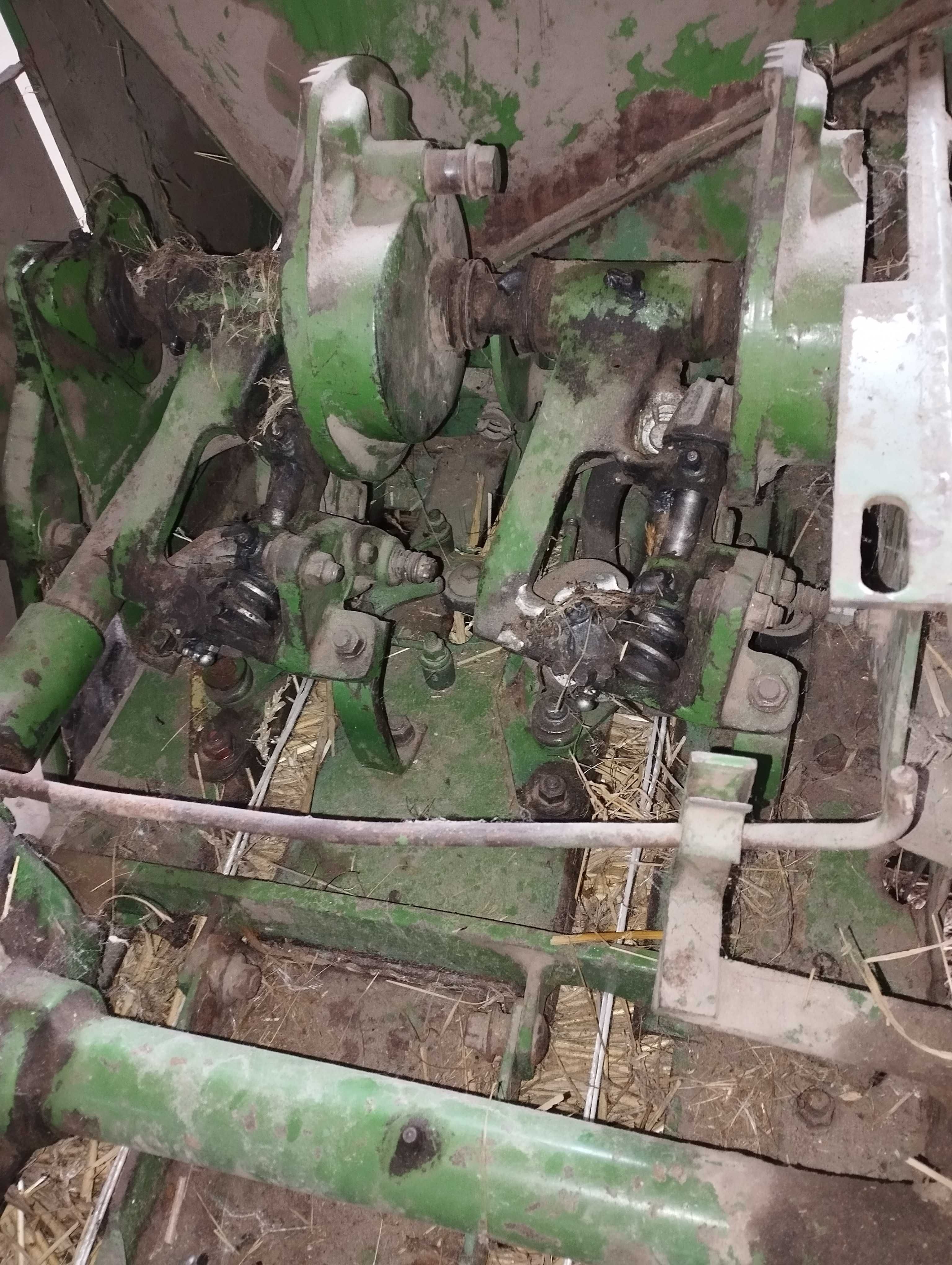 Prasa kasprująca John Deere 224T