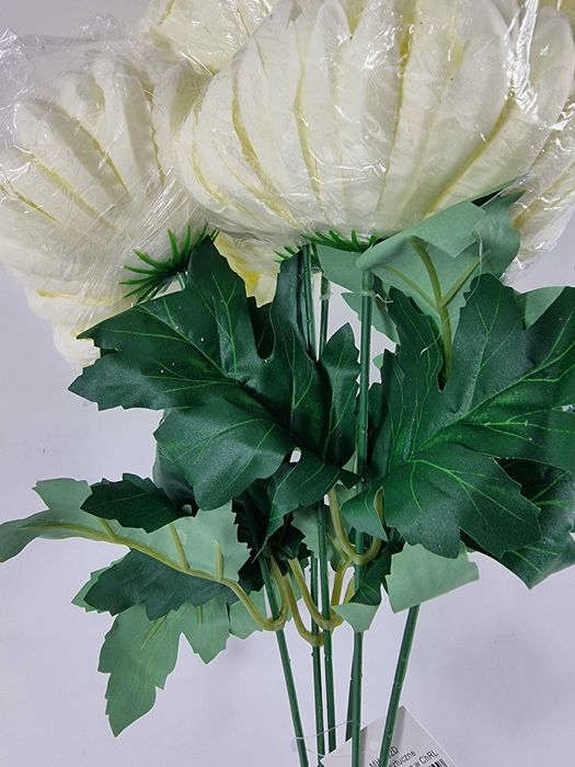 sztuczne chryzantema cmentarz chryzantemy kremowe Wszystkich Świętych