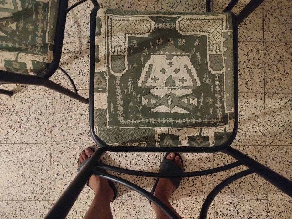 Mesa refeições + 4 cadeiras