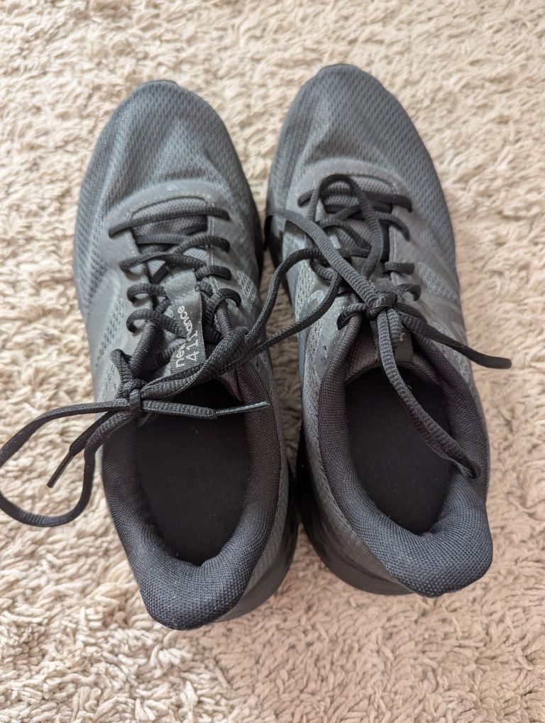 Sapatilhas NEW Balance modelo 411 pretas