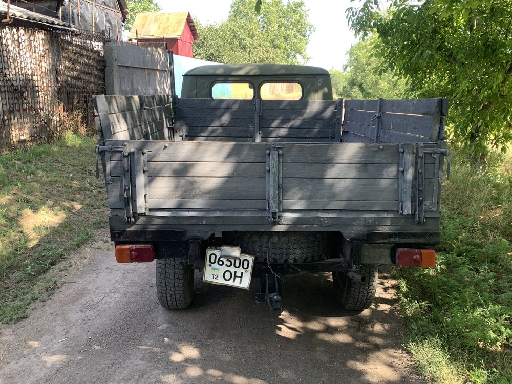 Автомобиль УАЗ 3303