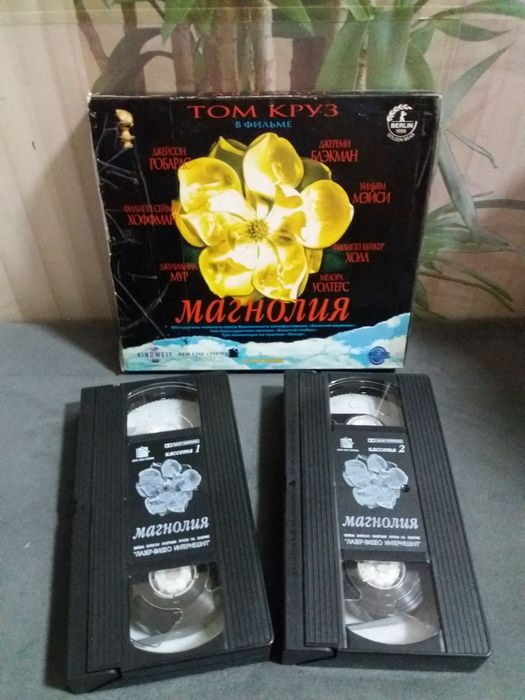 Видеокассеты с фильмами и мультфильмами відеокасети видеофильмы б/у