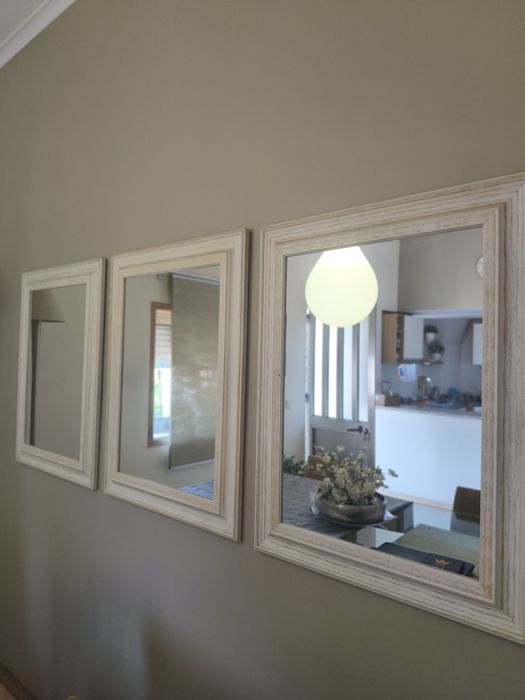 Vendo 3 espelhos decorativos