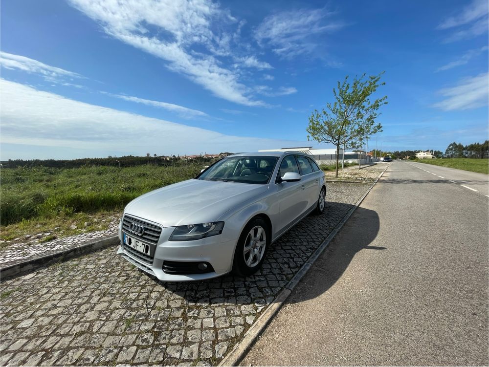 Audi A4 Avant cinza metalizado