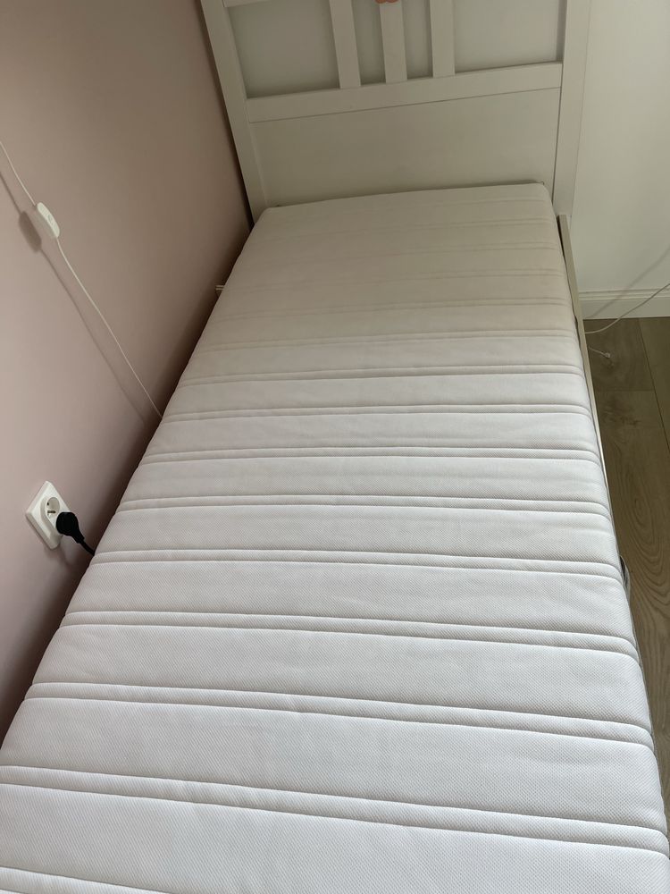 Łóżko Ikea Hemnes 90x200 z materacem