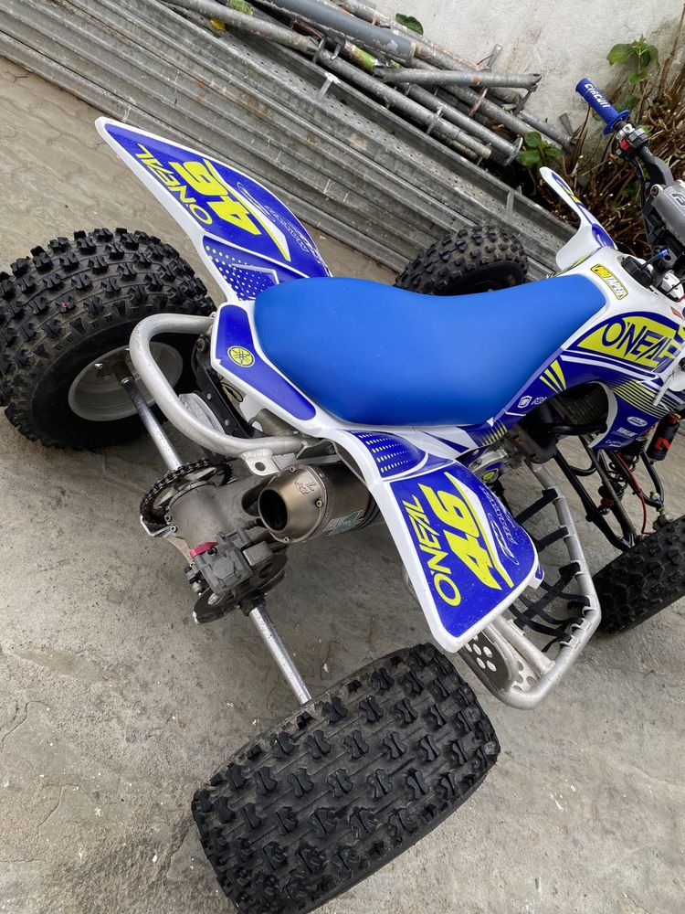 Yfz 450 mota exelente conta com muito material