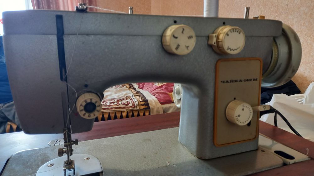 Швейна машинка Чайка 142М з електроприводом