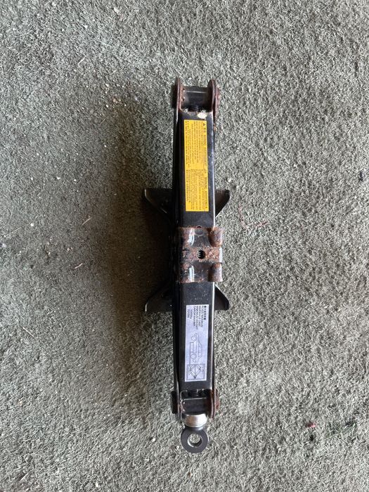 Lewarek trapezowy uniwersalny