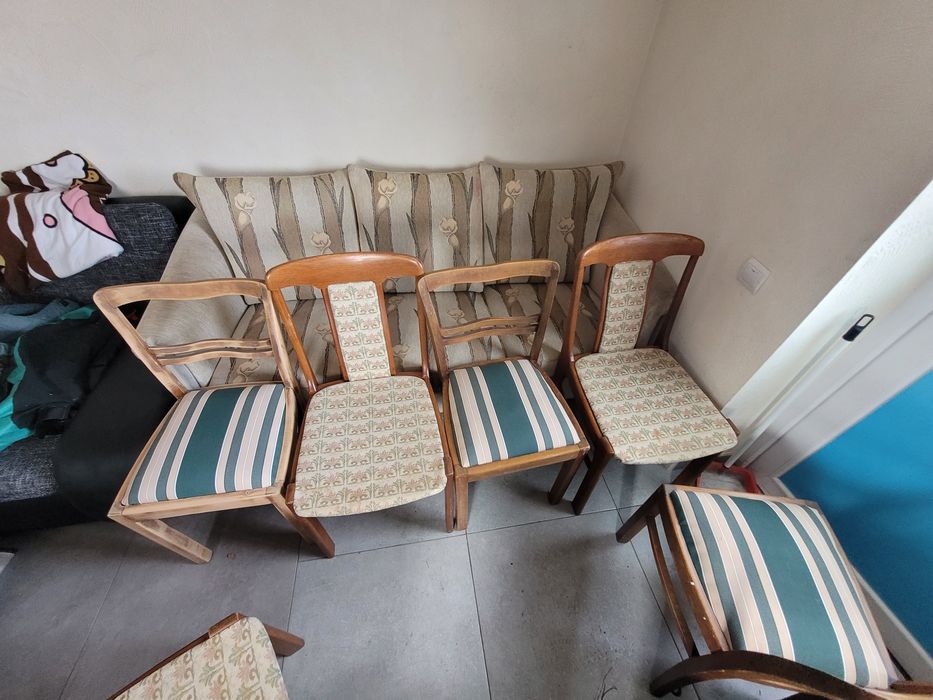 Стільці та диванчики