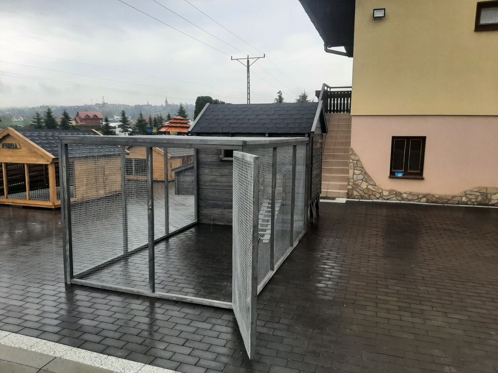 Kurnik dla kur z wolierą
