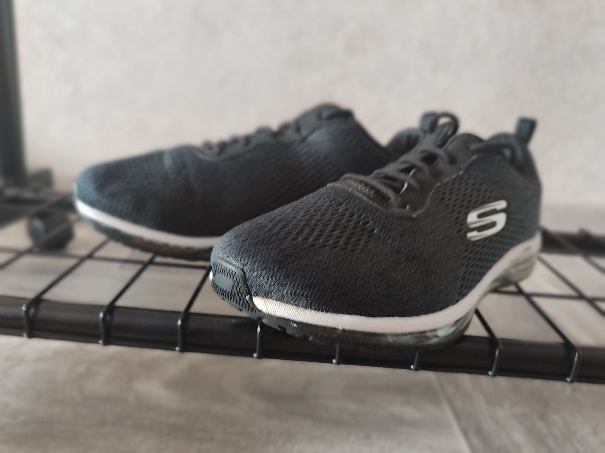 Кросівки Skechers розмір 38 на 25 см