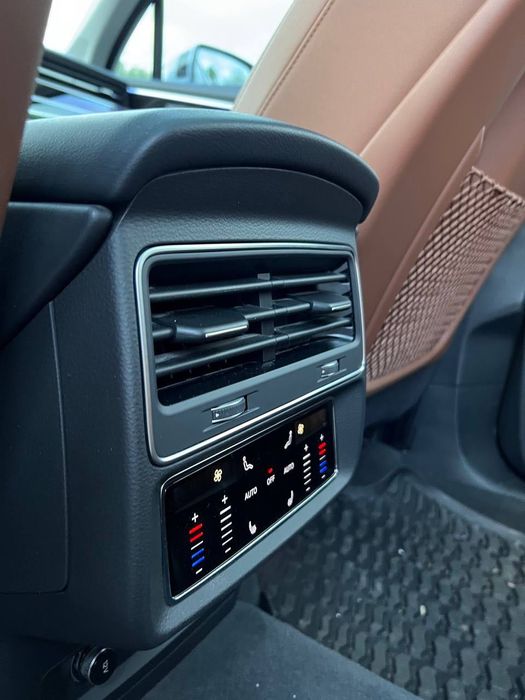 Audi Q7.Quattro Білого кольору кросовер