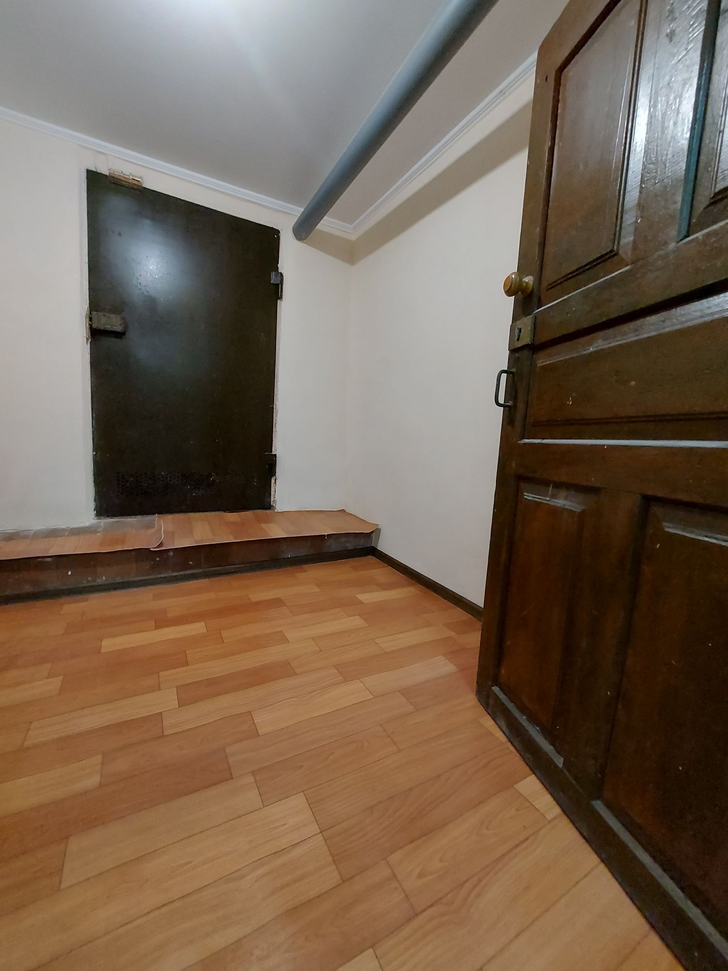 Продаж комерційного приміщення в центрі Кропивницького (фасадний вхід)