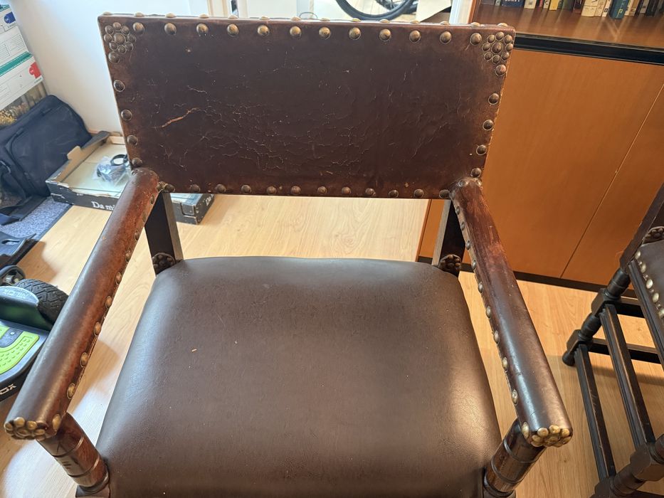 Cadeiras de braços de madeira