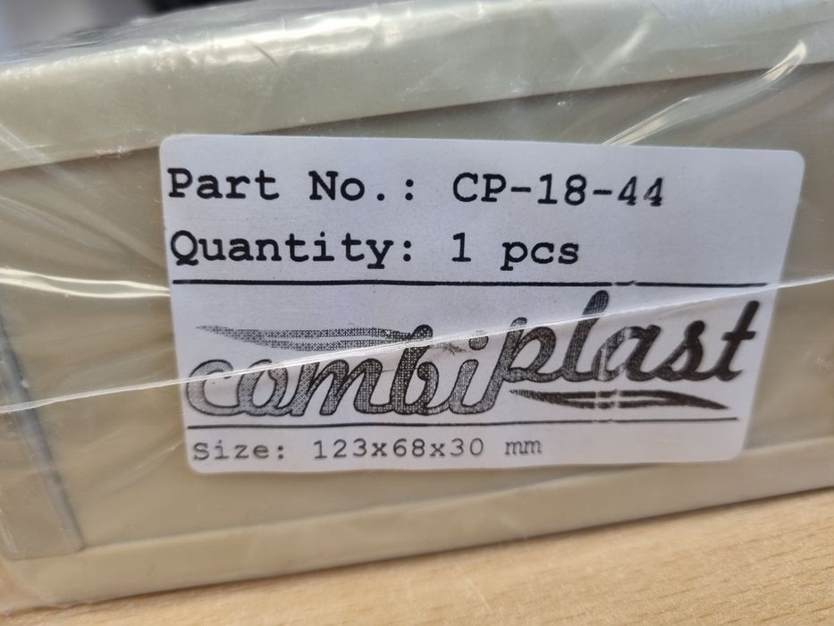 Obudowa plastikowa cp-18-44. 14szt.