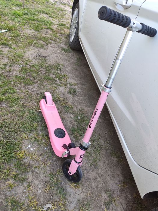 Електросамокат в хорошому стані.