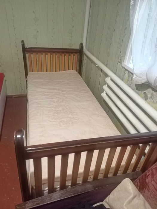 Кровать з матрасом Срочно