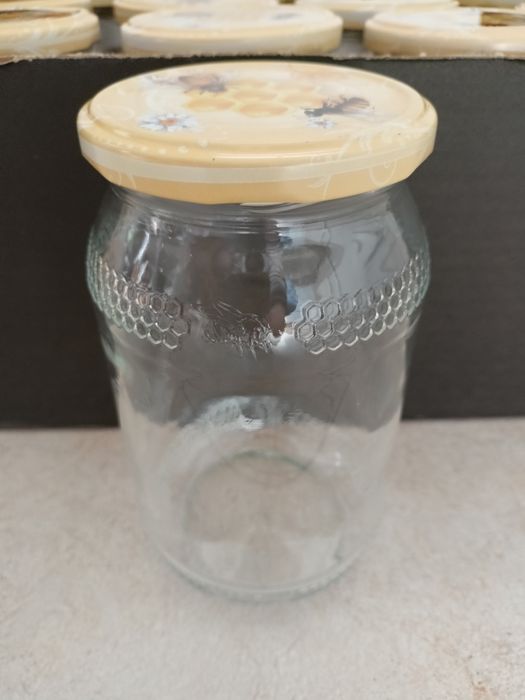 Słoiki 0.9l z zakrętką