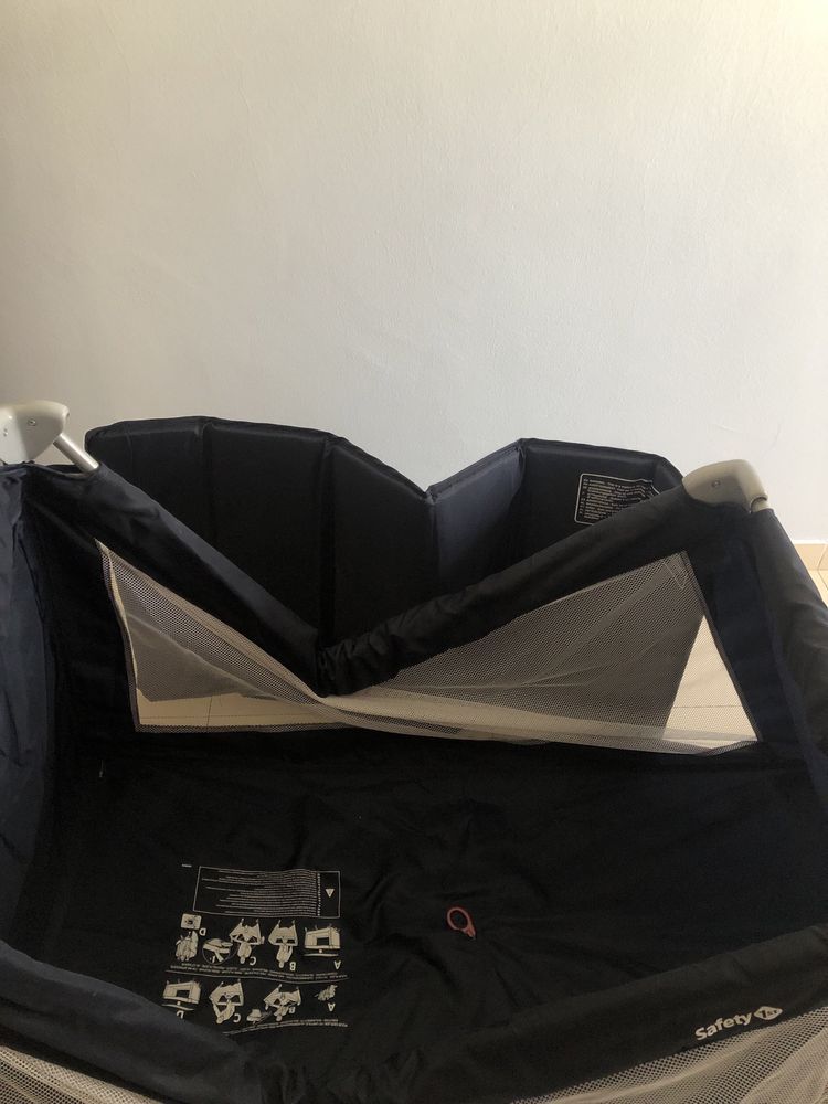 Uma mini coisa para por o bebé dentro para brincar ou dormir