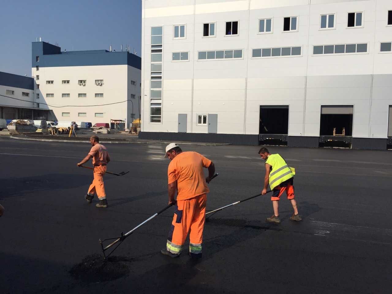 Ремонт доріг асфальтова крихта асфальтування в Києві дорожній ремонт