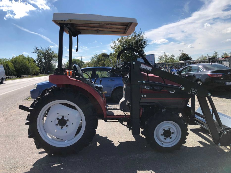 Traktorek Mitsubishi MT200 z ładowaczem czołowym 20KM 4x4