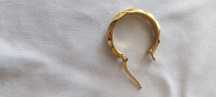 Argola em ouro amarelo trabalhado, infelizmente só tenho uma