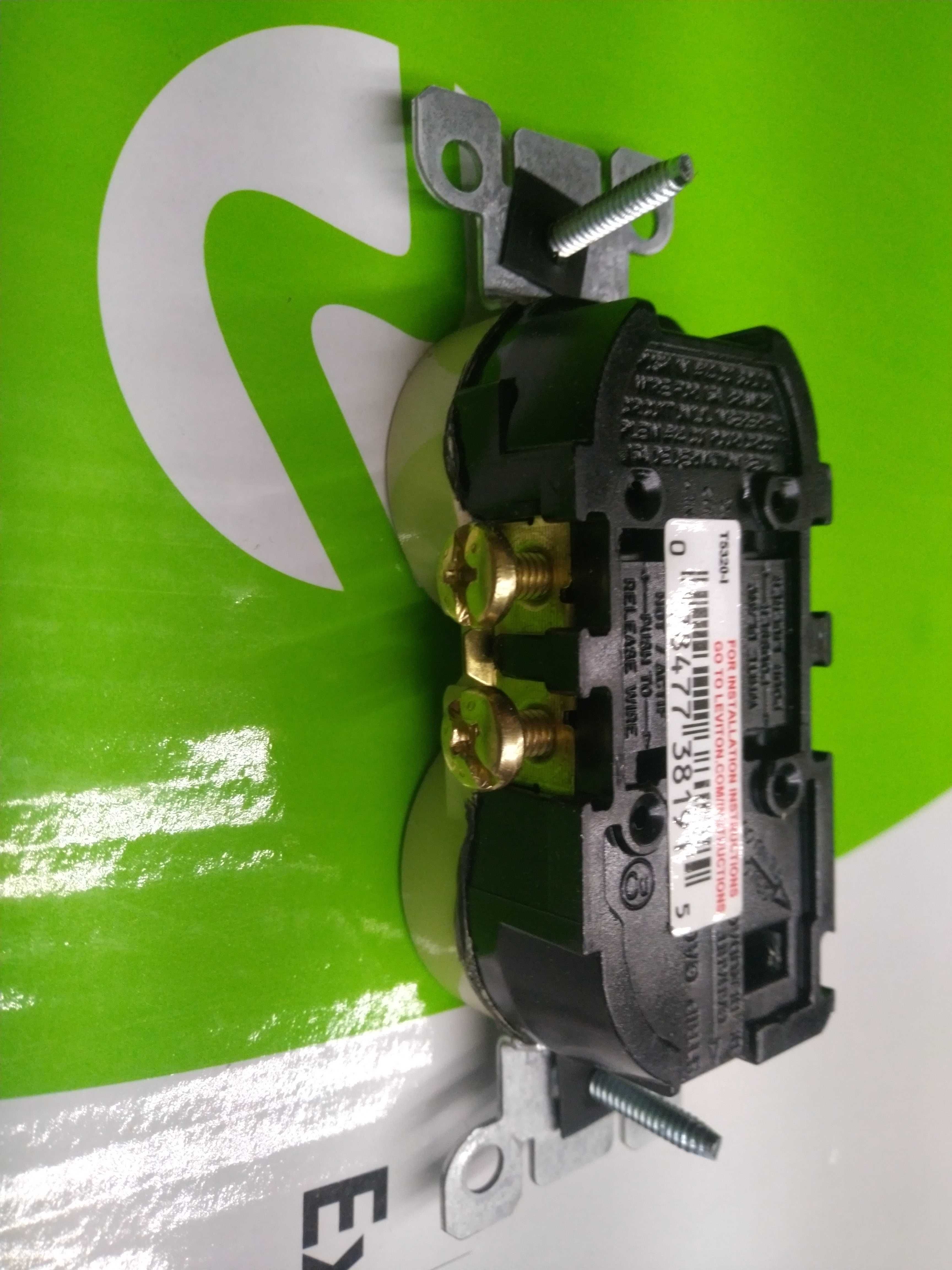 Американская розетка NEMA 5-15 Leviton 125V 15A