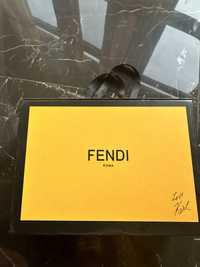 Коробка Fendi на магнитах