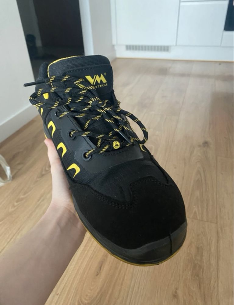 Buty бути взуття обувь obuwie nowe 41 rozmiar męskie ma metal w nosku