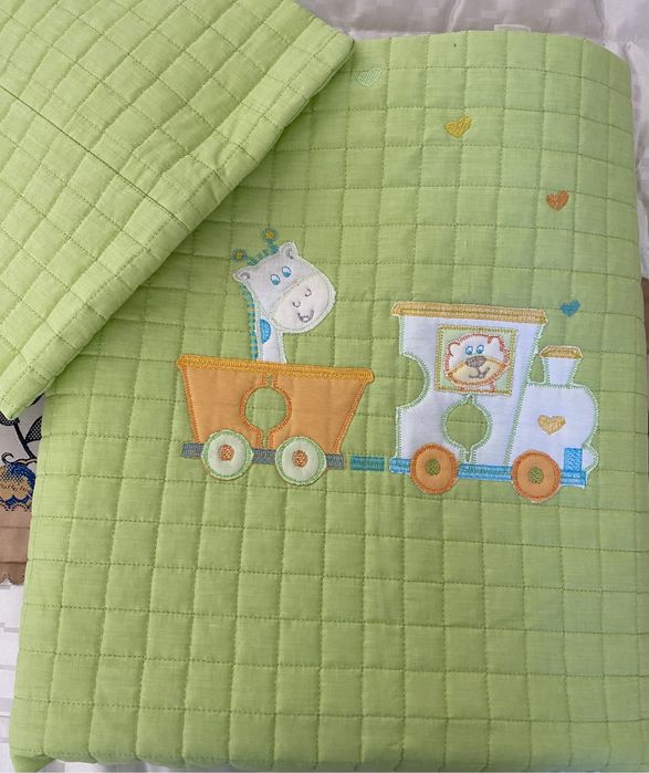 Conjunto Edredão e Protetor de cama/berço