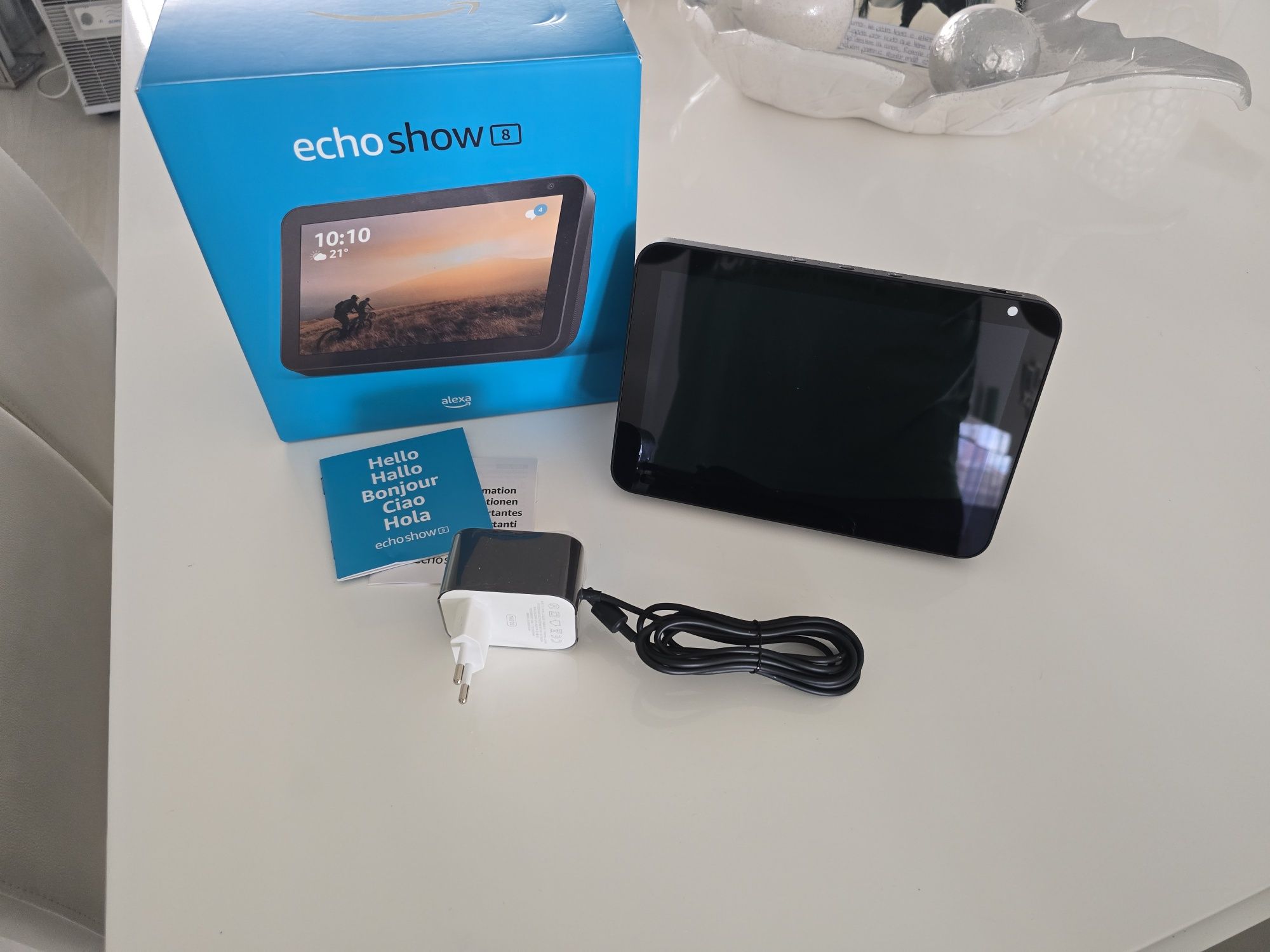 Amazon Echo show 8 *Alexa*