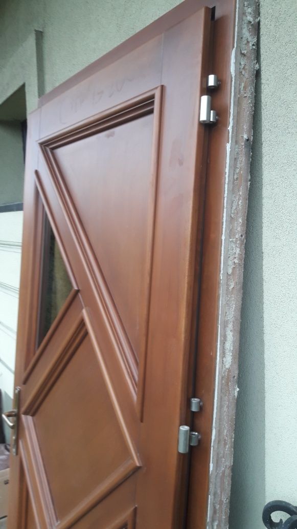 Drzwi zewnętrzne wejściowe drewniane