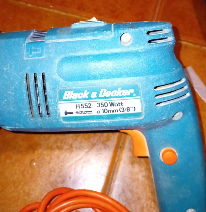 Berbequim com função de martelo elétrico Black & Decker
