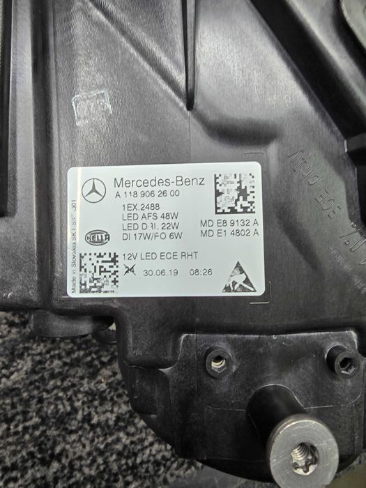 Farol Mercedes CLA w118