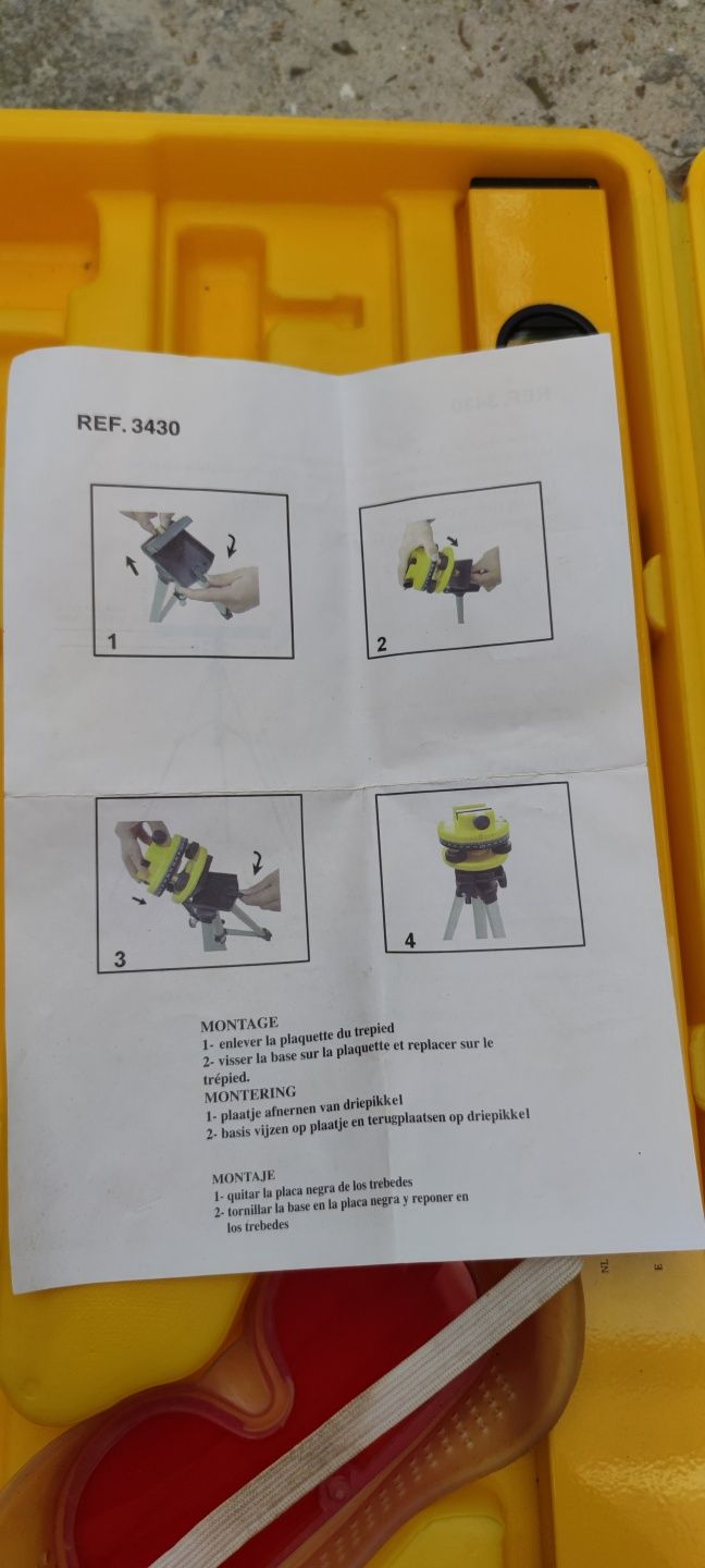 Nível com  tripé