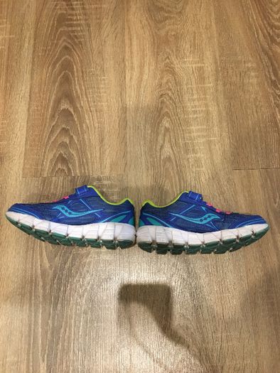 Продам кроссовки Saucony на девочку  р. 29