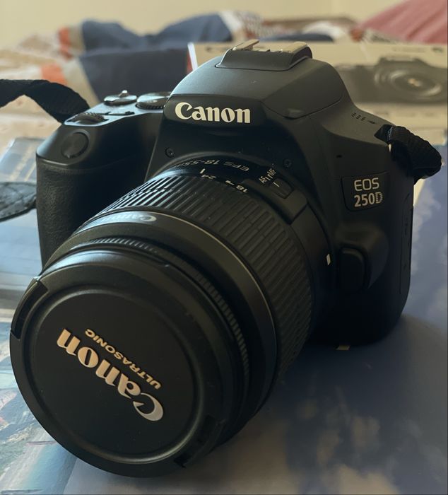 Cãmera fotografica Canon 250D + extras
