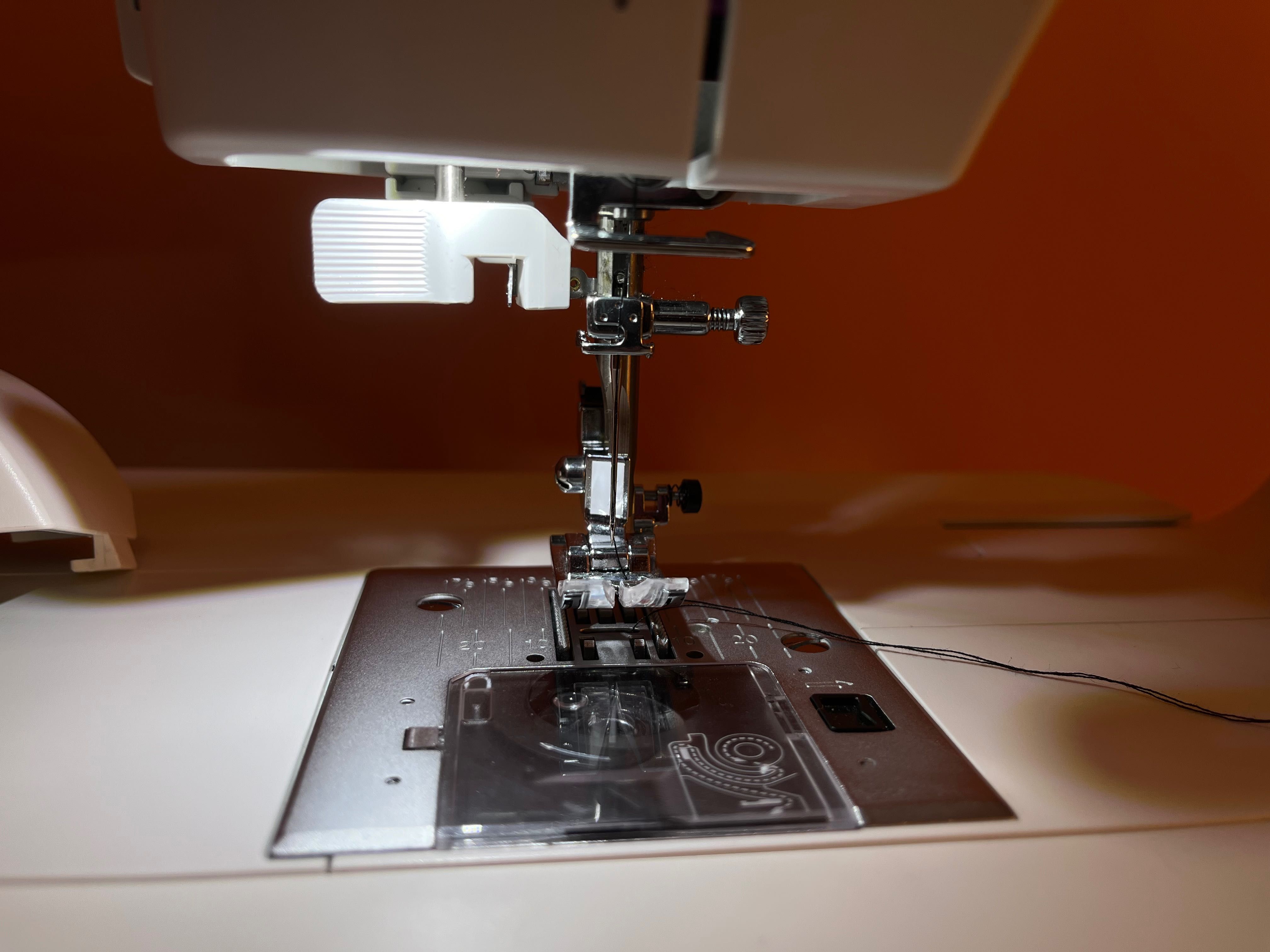 Компʼютерна швейна машинка Necchi NC-204D