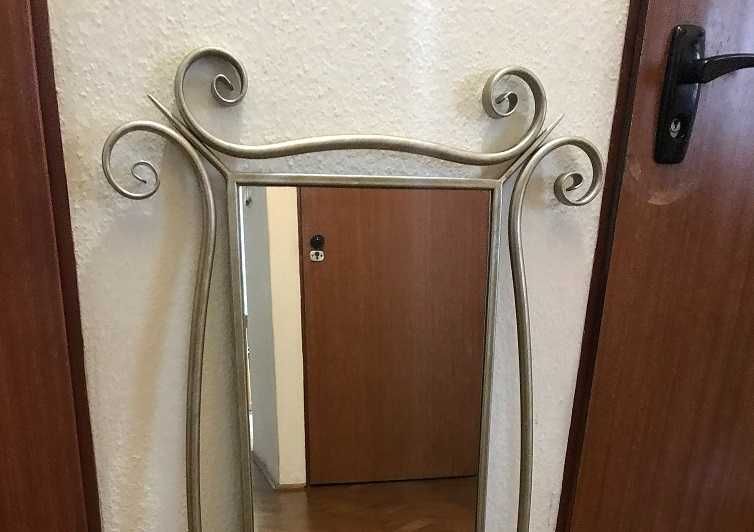 Lustro w metalowej ramie. Wymiary 106x56, 80x30.