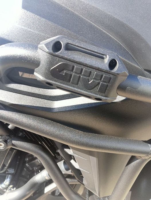 Suzuki V-Strom 650 de 2020, com 5600km.