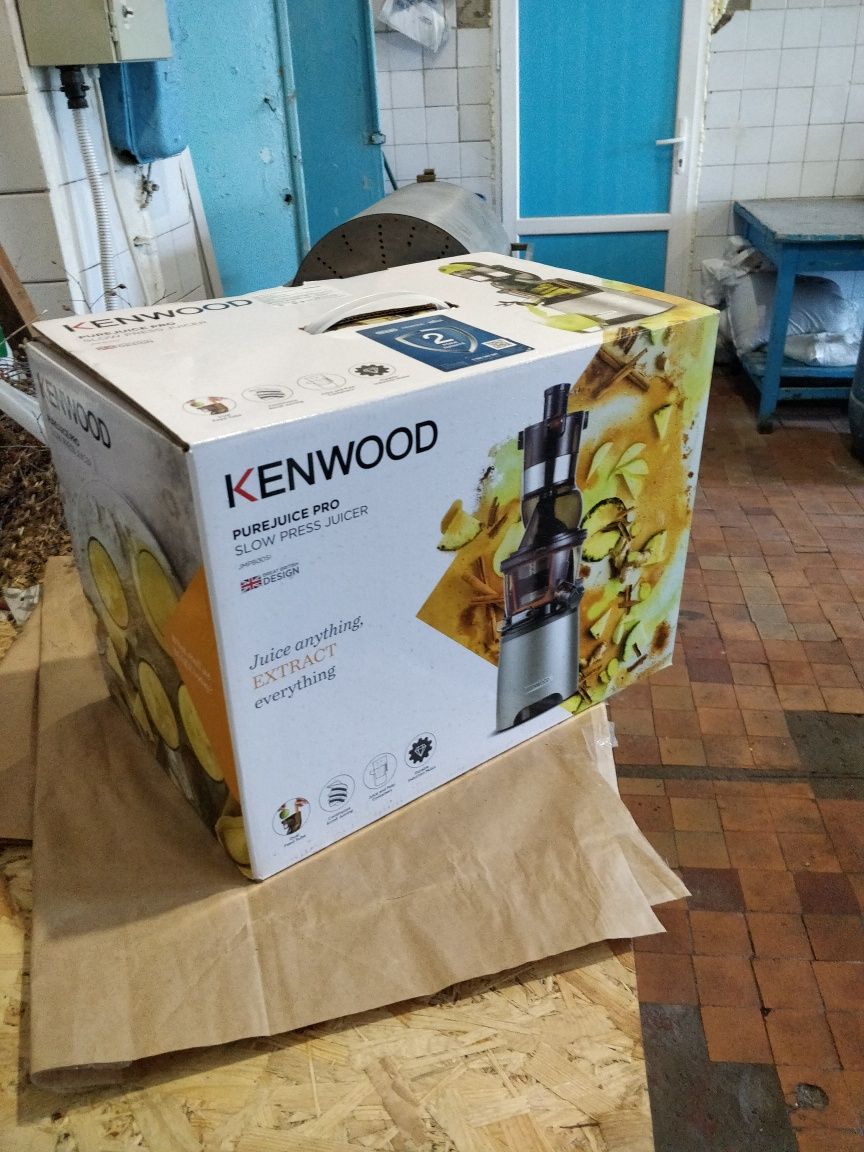 Продам шнековую соковыжималку Kenwood