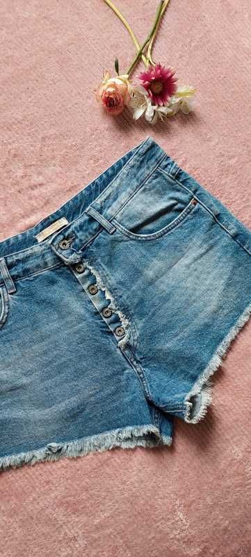 nowe nieużywane krótkie jeansowe dżinsowe spodenki Pull&Bear 38