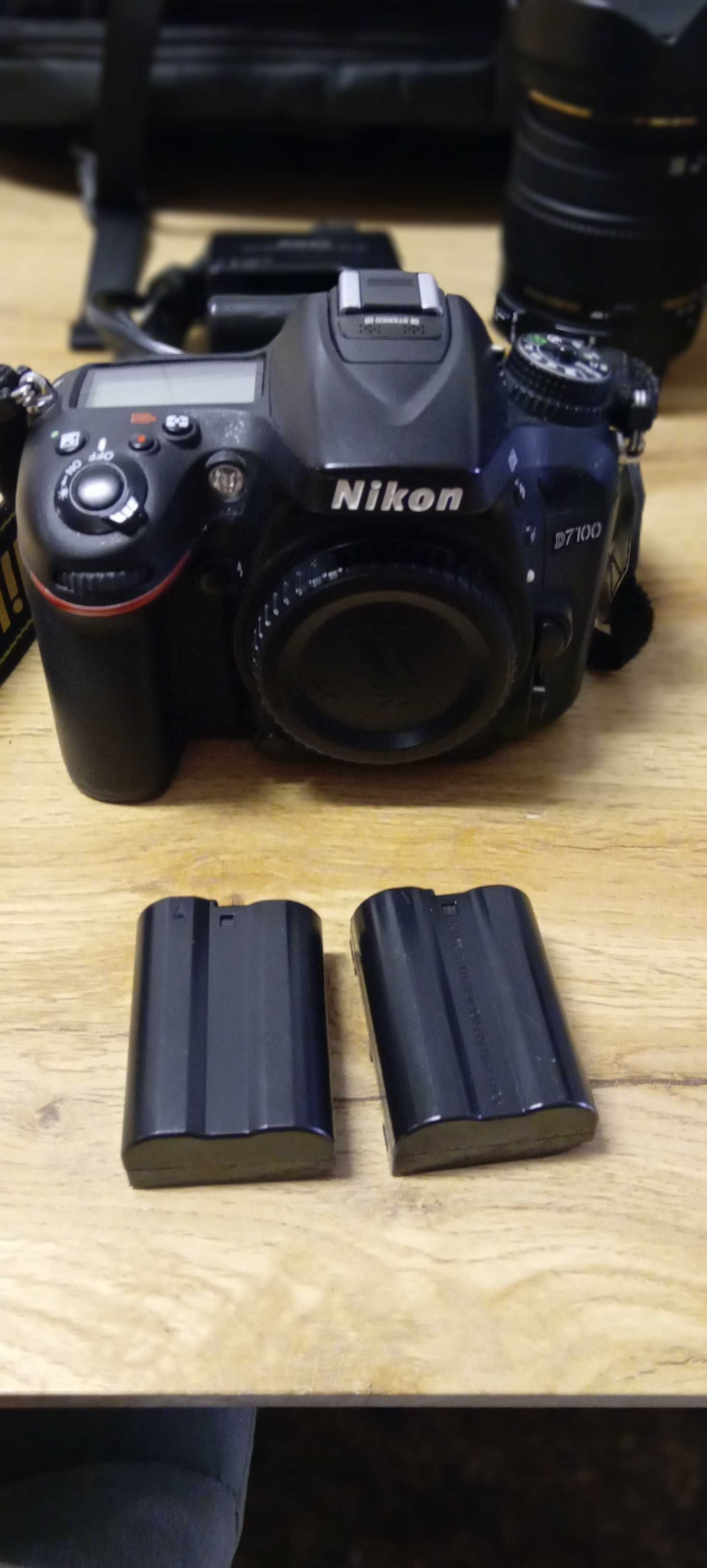 Nikon D7100 imaculada com 26.914 disparos, mais extras