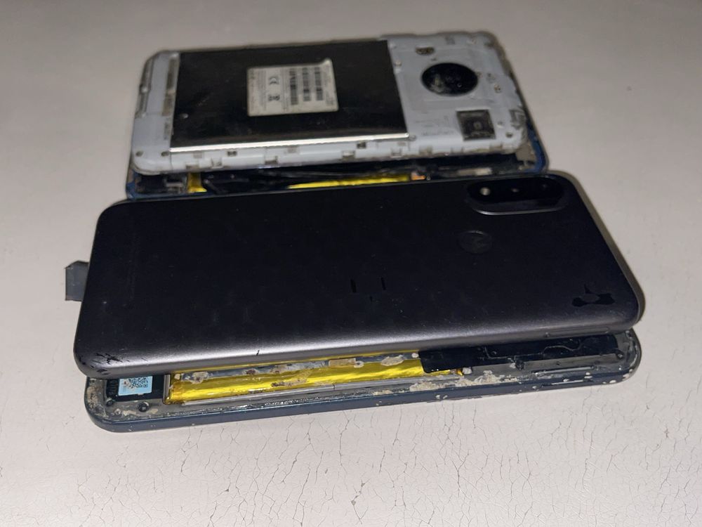 Motorola E40 Edge G31 E20 E4 smartfony uszkodzone 4 szt na części