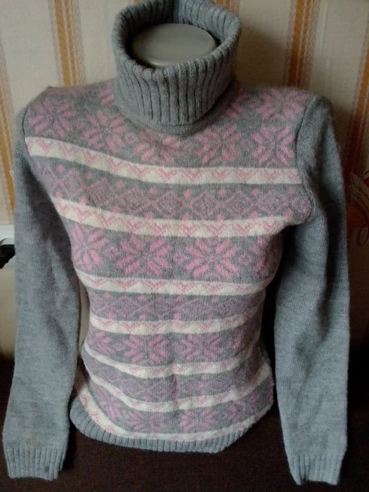 Свитер женский серый