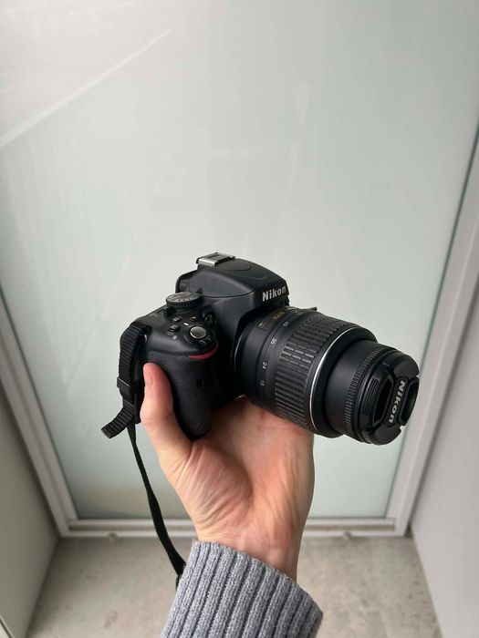 Nikon D5100 + Nikon DX 18-55 mm