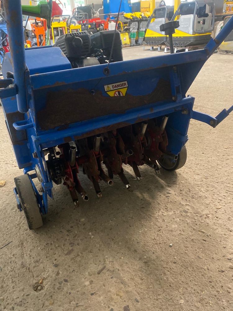 Wertykulator aerator  spalinowy  rurkowy Bluebird