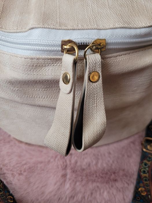 Świetna torebka nerka beżowa kremowa na suwak kolorowy pasek boho idea